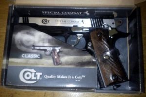 Пневматический пистолет Umarex Colt Special Combat 