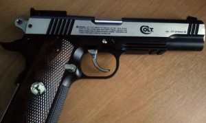 Пневматический пистолет Umarex Colt Special Combat 